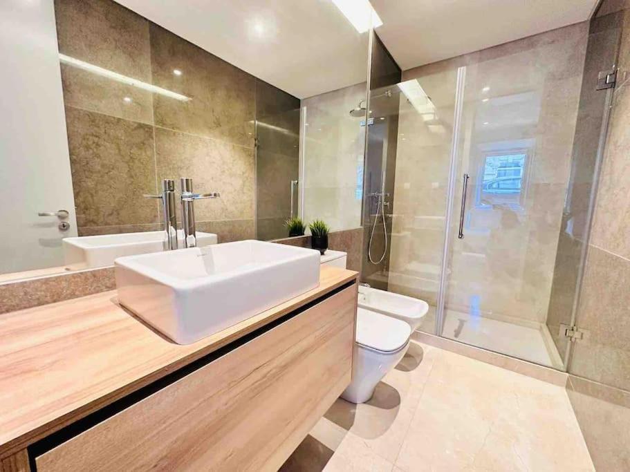 Lisbon Marques De Pombal Top Flat Great Locations City Center B Exterior photo