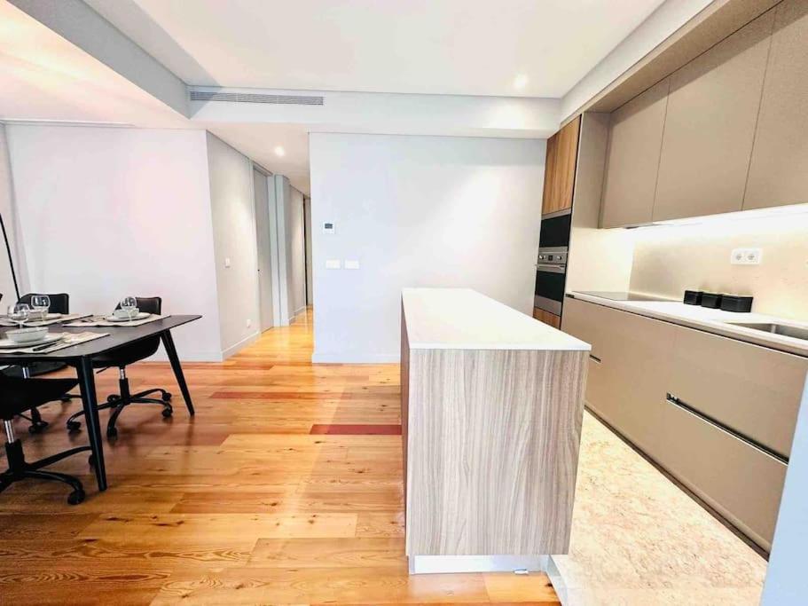 Lisbon Marques De Pombal Top Flat Great Locations City Center B Exterior photo